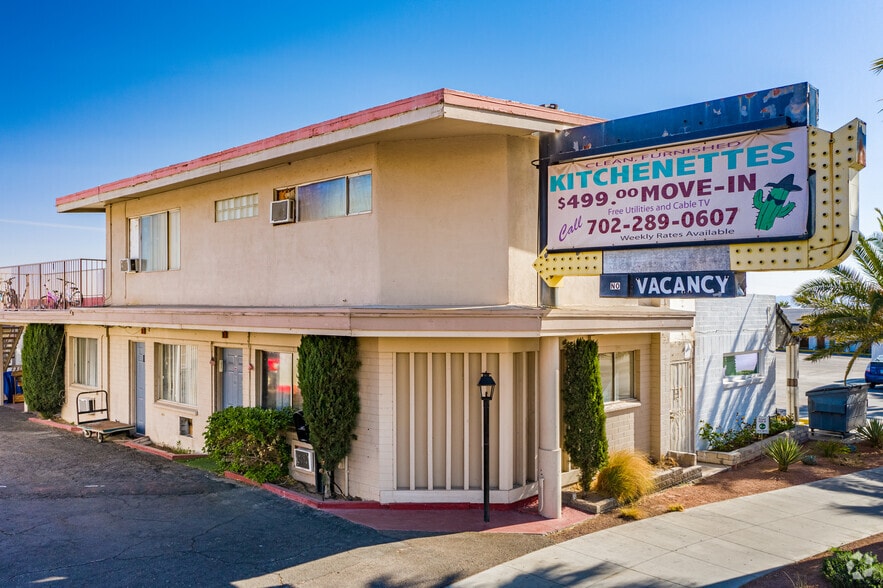 Boulder Inn Corner of Nevada Way and 5th portfolio of 2 properties for sale on LoopNet.com - Primary Photo - Image 1 of 2