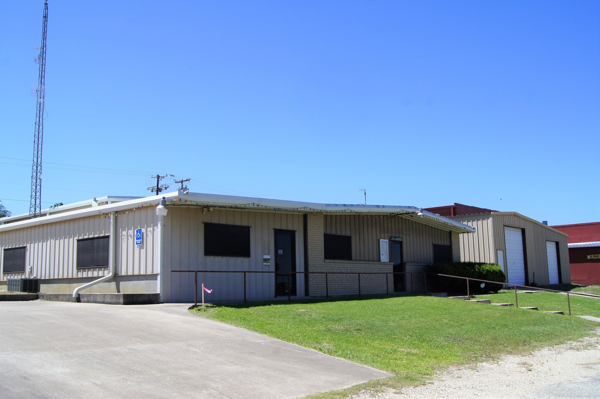 108 S Commerce St, Coupland, TX for sale Building Photo- Image 1 of 1