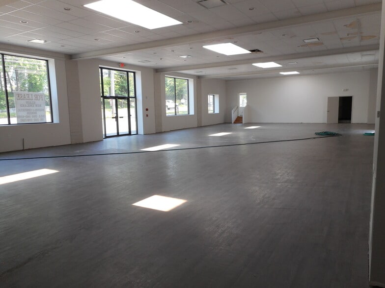 940 Post Rd E, Westport, CT for sale - Interior Photo - Image 3 of 9