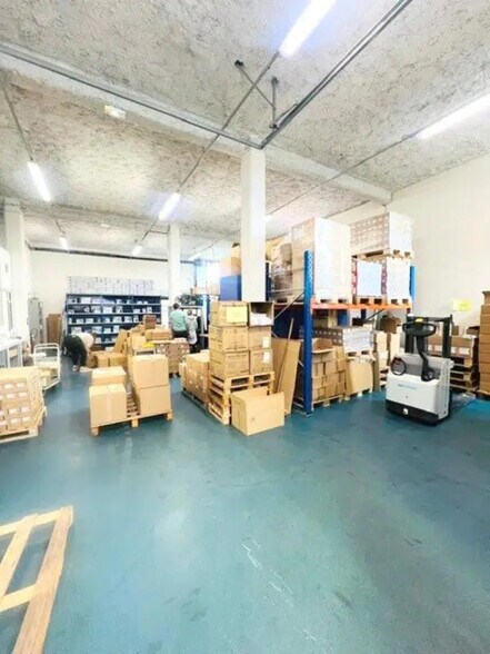 Flex in SAINT CYR L ECOLE for lease - Interior Photo - Image 2 of 23