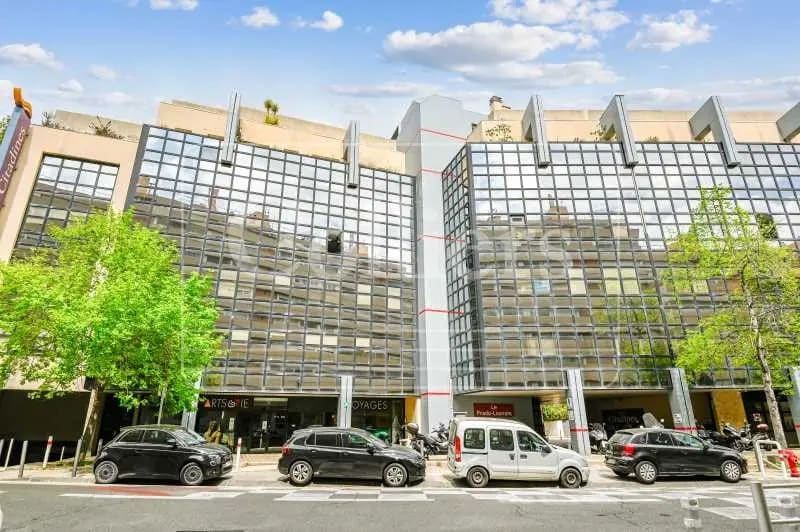 Office in Marseille for lease - Building Photo - Image 1 of 10