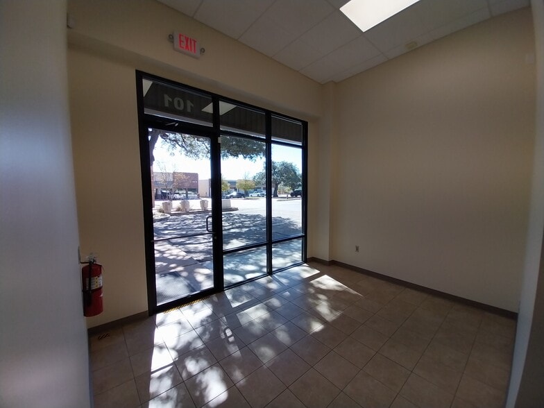 300 E New Hope Rd, Cedar Park, TX for lease - Lobby - Image 3 of 18