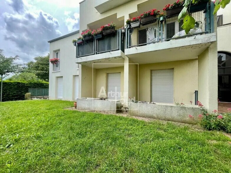 Office in Melun for lease - Building Photo - Image 2 of 3