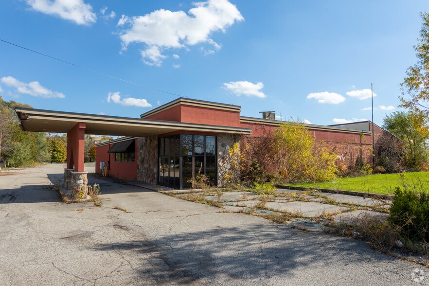 2323 Shirley Dr, Jackson, MI 49202