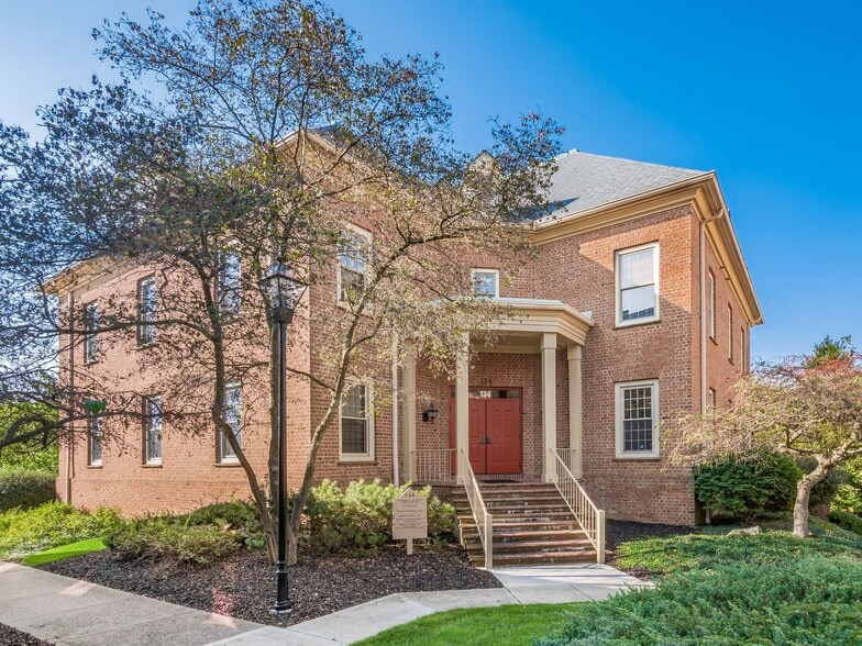 134 Northwoods Blvd, Columbus, OH for lease - Building Photo - Image 2 of 4