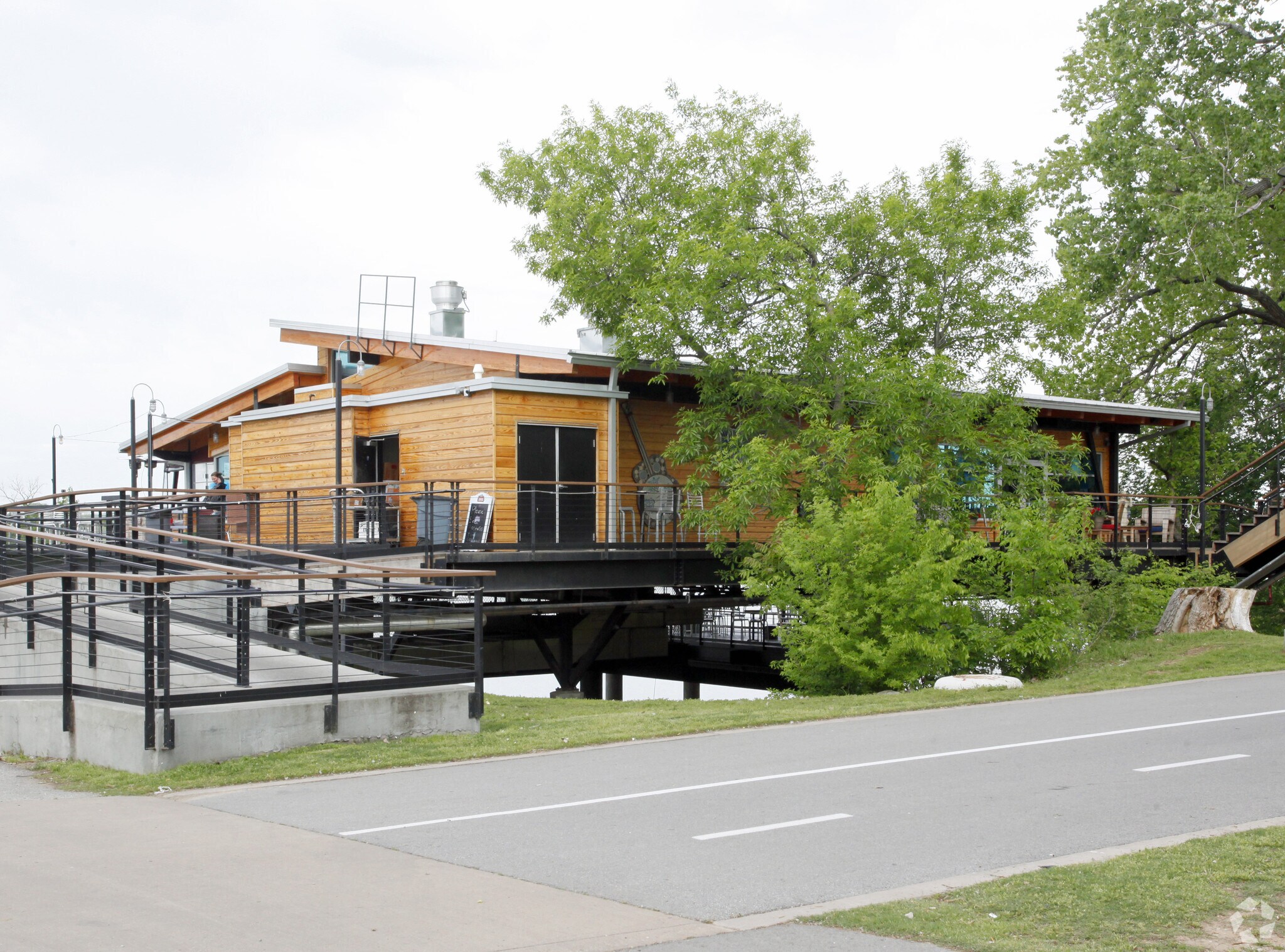 1924 S Riverside Dr, Tulsa, OK for sale Primary Photo- Image 1 of 1