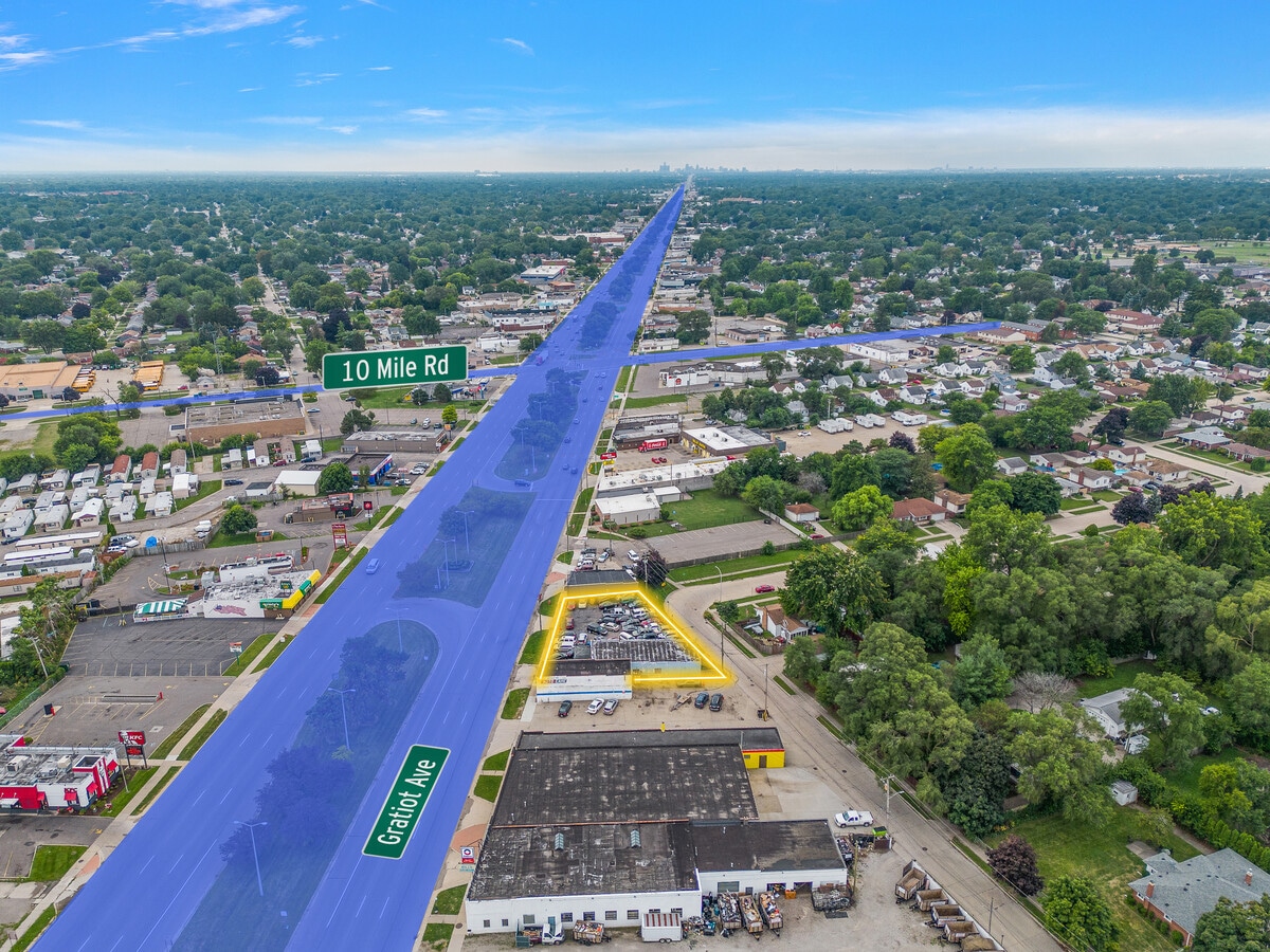 25309 Gratiot Ave, Roseville, MI 48066