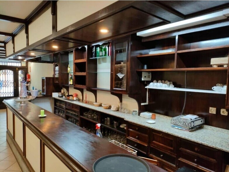 Avenida de Rosalía de Castro, 10, Santiago de Compostela, La Coruna for sale - Interior Photo - Image 2 of 17