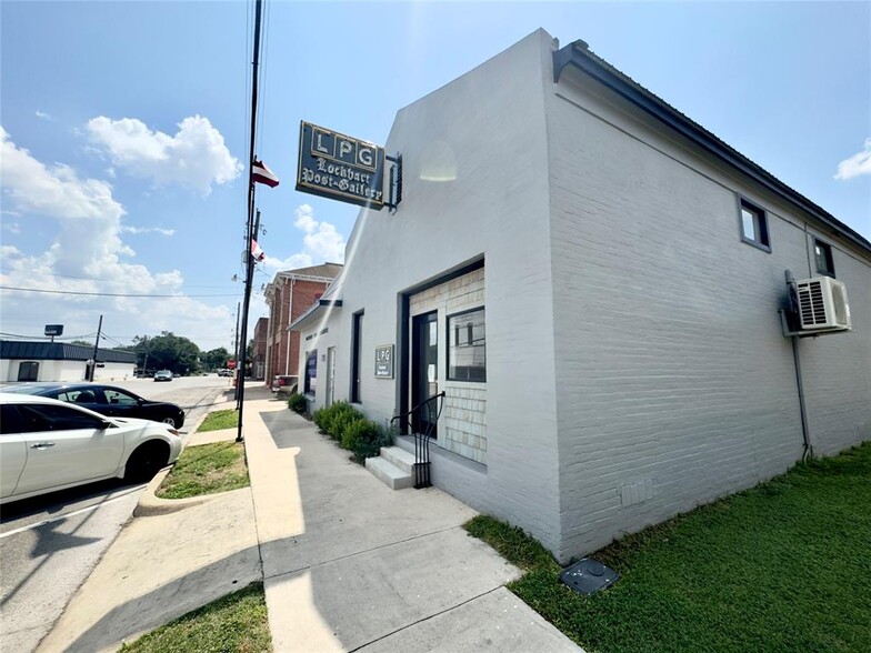 111 S Church St, Lockhart, TX for lease - Building Photo - Image 1 of 4