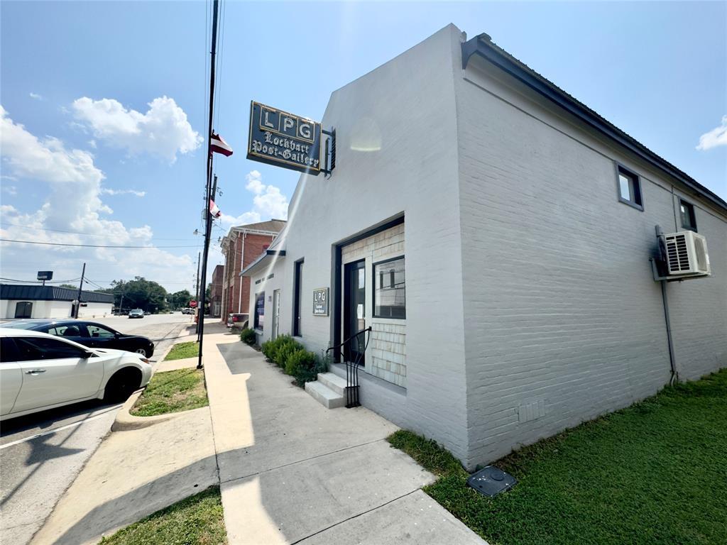 111 S Church St, Lockhart, TX for lease Building Photo- Image 1 of 5