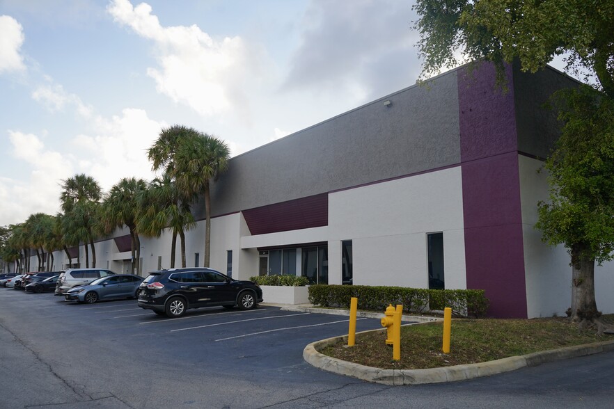 4100 N Powerline Rd, Pompano Beach, FL for lease - Building Photo - Image 2 of 9