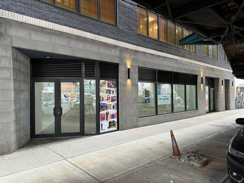 5130 Roosevelt Ave, Woodside, NY for lease - Building Photo - Image 2 of 9