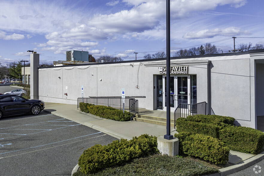 110 E Route 4, Paramus, NJ for lease - Building Photo - Image 3 of 8