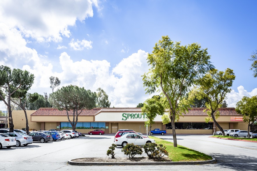 2720-2836 Cochran St, Simi Valley, CA for lease - Building Photo - Image 1 of 7