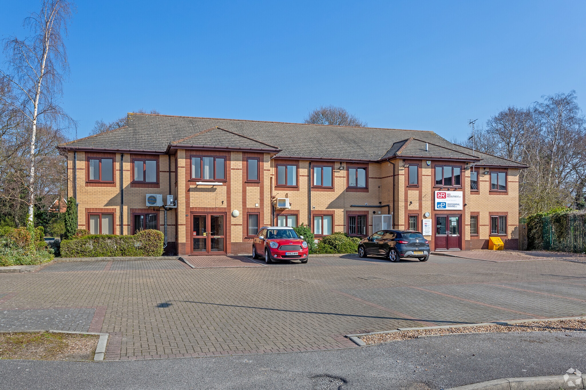 2-4 Pioneer Way, Lincoln for lease Primary Photo- Image 1 of 4