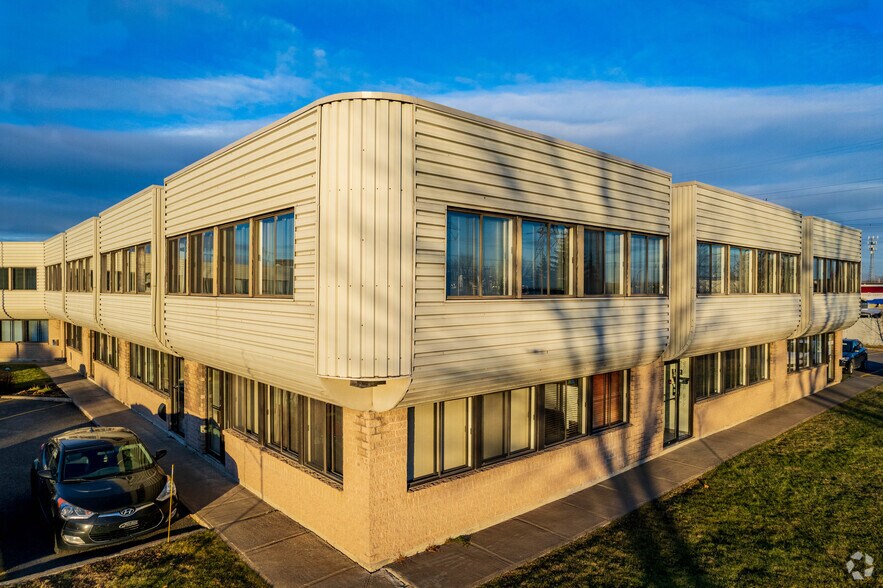 1400 Rue Marie-Victorin, St-Bruno-de-Montarville, QC for lease - Building Photo - Image 3 of 17
