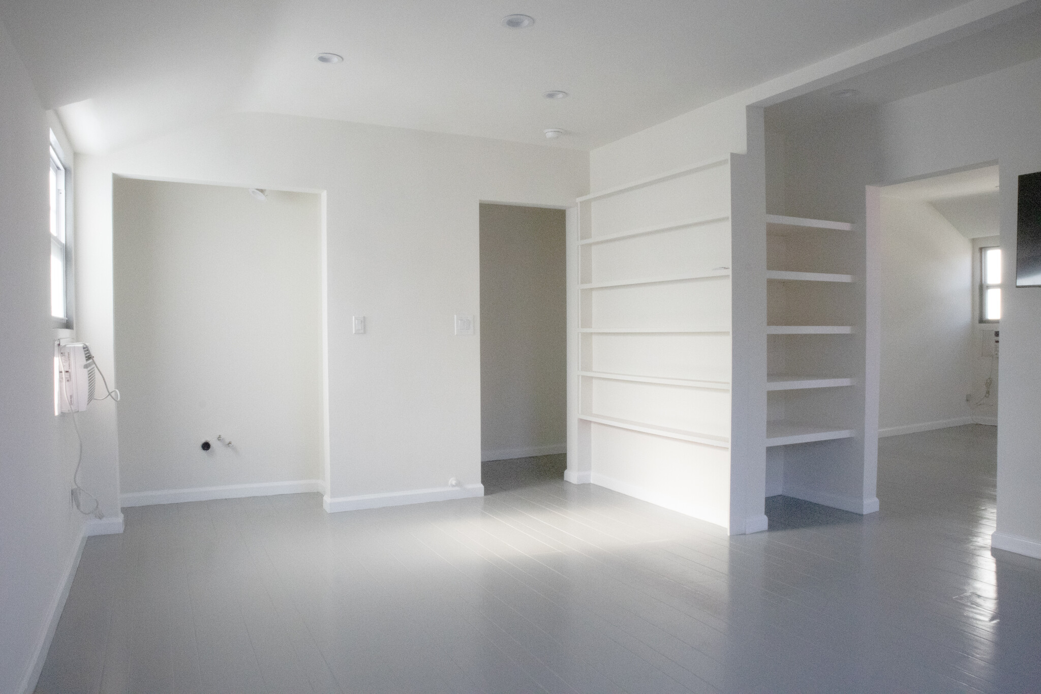 371 N La Cienega Blvd, Los Angeles, CA for lease Interior Photo- Image 1 of 8