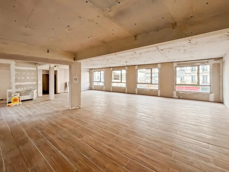 Office in Paris for lease - Building Photo - Image 1 of 3