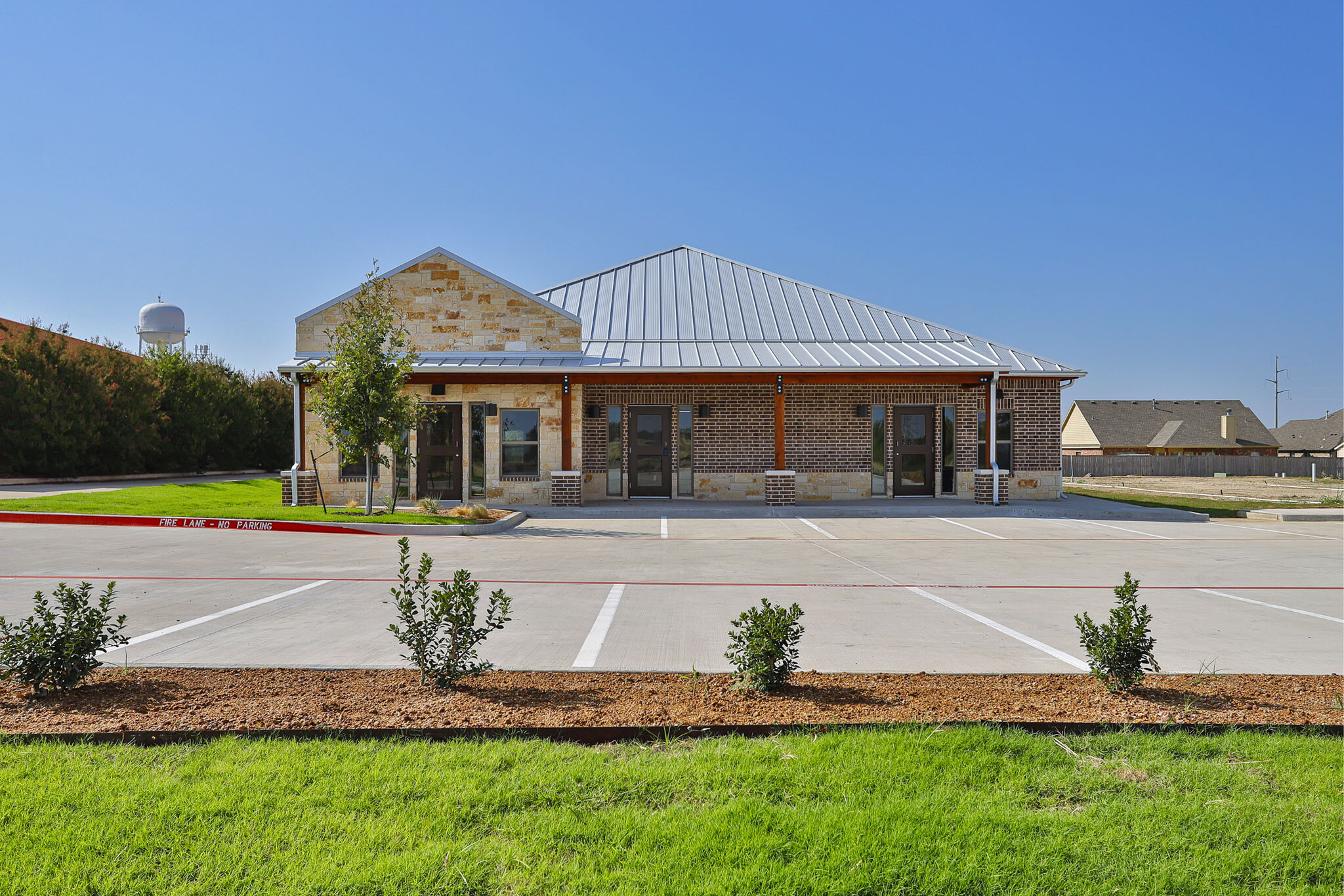 1660 W Chapman Dr, Sanger, TX for lease Primary Photo- Image 1 of 50