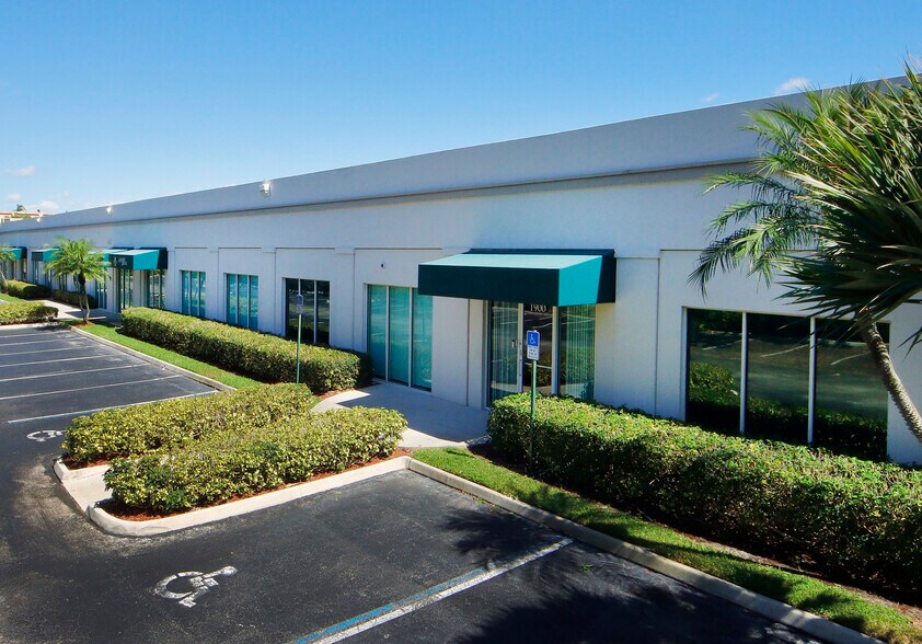 1900-1924 NW 84th Ave, Miami, FL for lease - Building Photo - Image 3 of 3