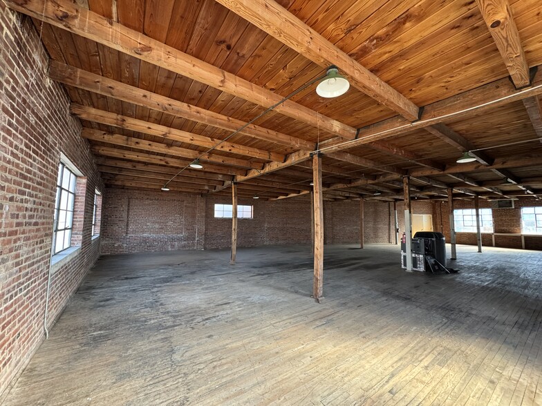 411 N Park Ave, Burlington, NC for lease - Interior Photo - Image 3 of 6