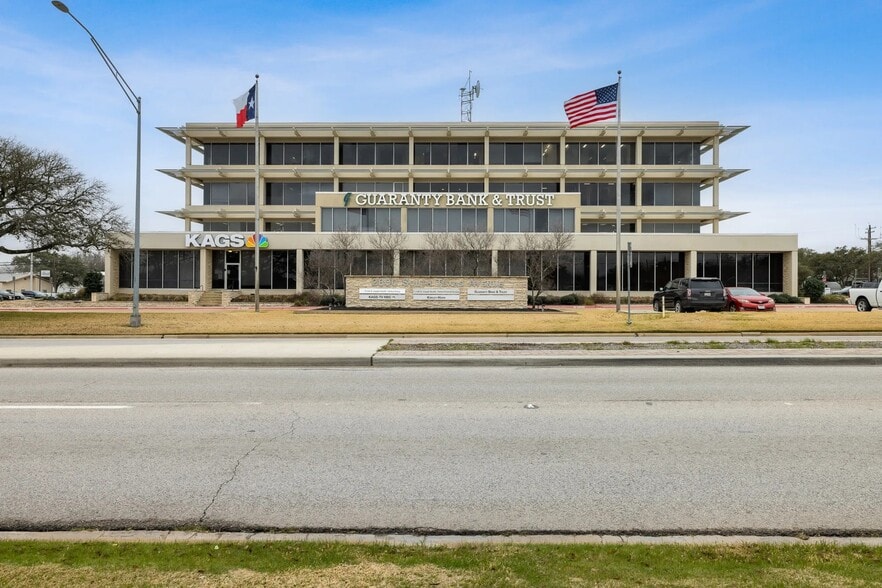 2800 S Texas Ave, Bryan, TX for lease - Primary Photo - Image 1 of 13