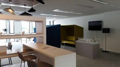 53 Rue Du Port, Nanterre for lease Building Photo- Image 1 of 1