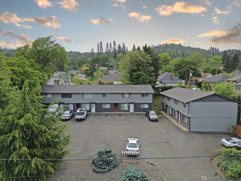 1023 SE Cobb St, Roseburg, OR for sale - Primary Photo - Image 1 of 13