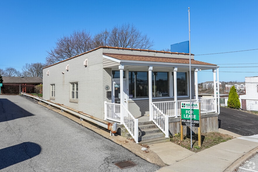 42 Old Clairton Rd, Pittsburgh, PA 15236