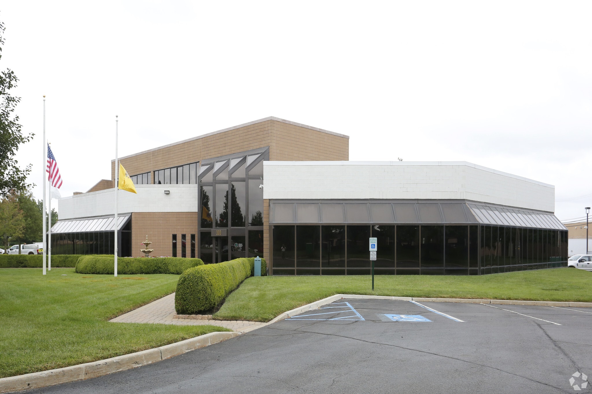 274 Raritan Center Pky, Edison, NJ for lease Primary Photo- Image 1 of 11