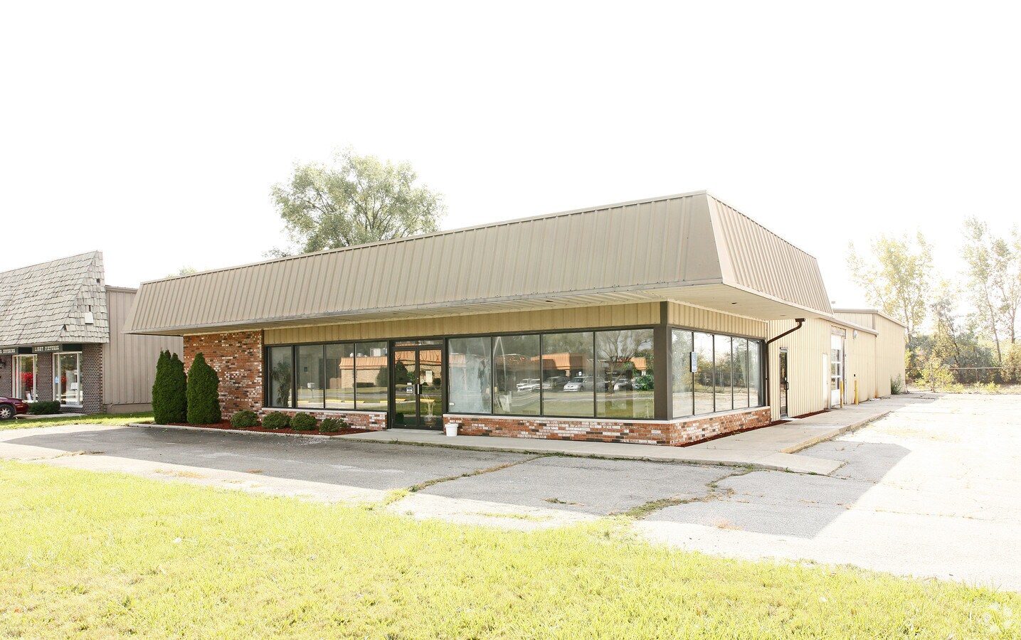 2905 McCarty Rd, Saginaw, MI 48603