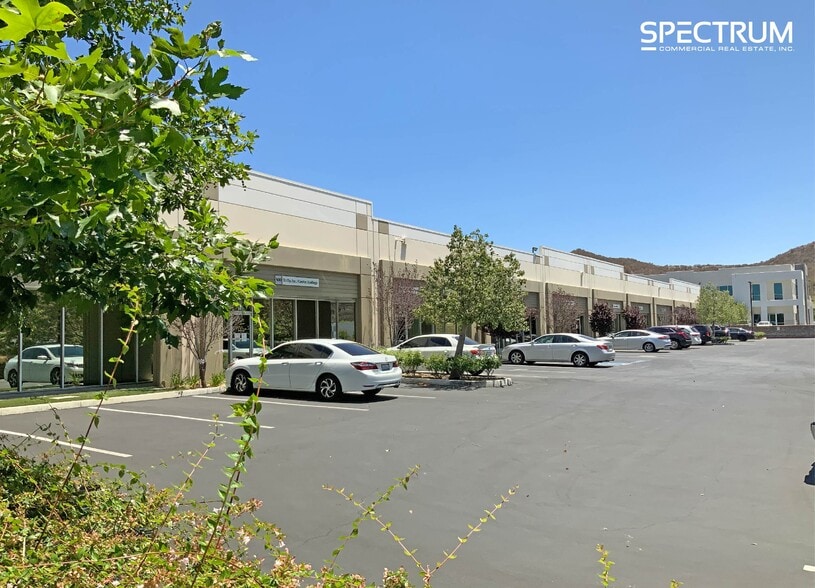 26370 Diamond Pl, Santa Clarita, CA for lease - Building Photo - Image 1 of 8