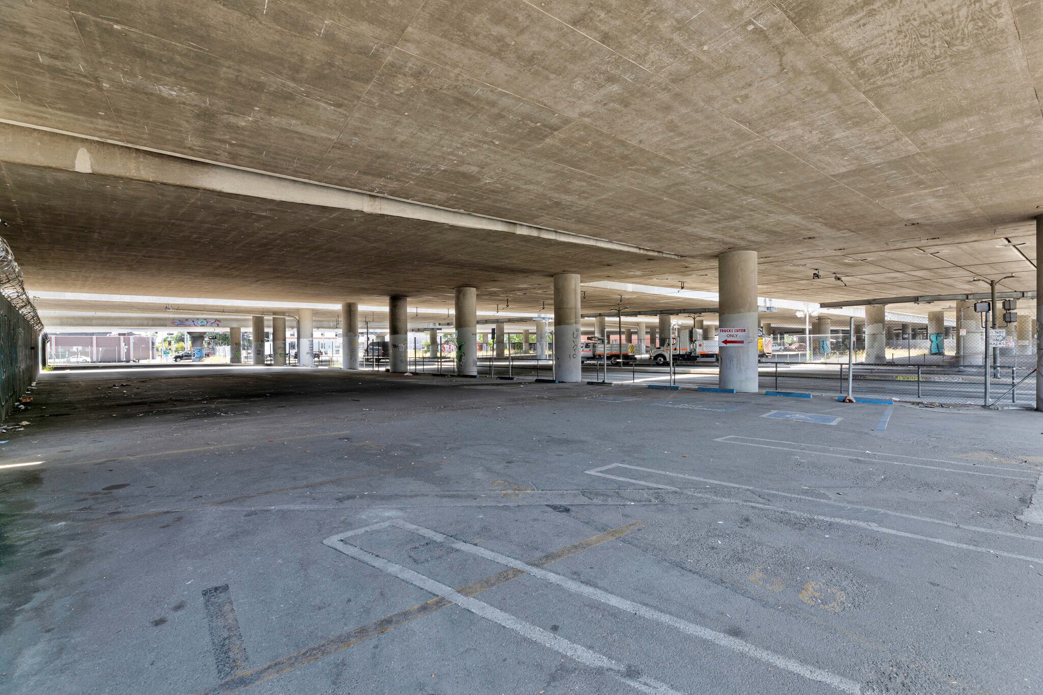 1700 S Flower St, Los Angeles, CA for lease Building Photo- Image 1 of 15