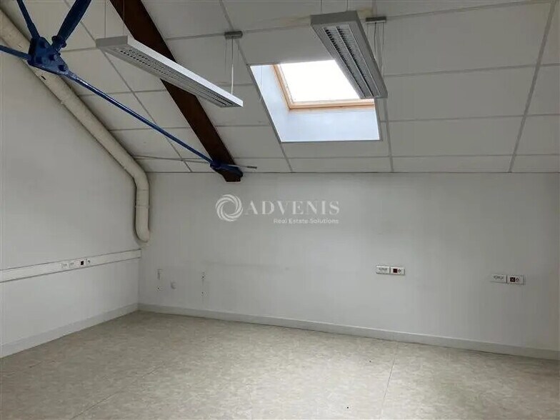 Office in Bourges for sale - Interior Photo - Image 2 of 2