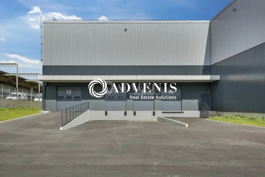 Industrial in Bobigny for lease - Building Photo - Image 1 of 9