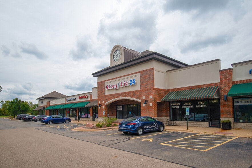 1006-1078 E Algonquin Rd, Algonquin, IL for lease - Building Photo - Image 1 of 9
