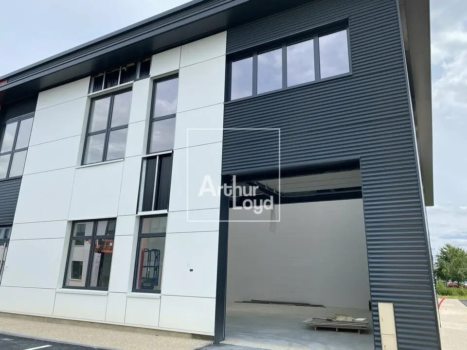 Flex in Lieusaint for sale Building Photo- Image 1 of 7