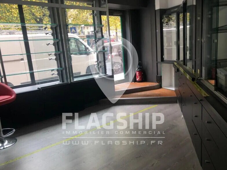 Retail in Paris for lease - Interior Photo - Image 2 of 4