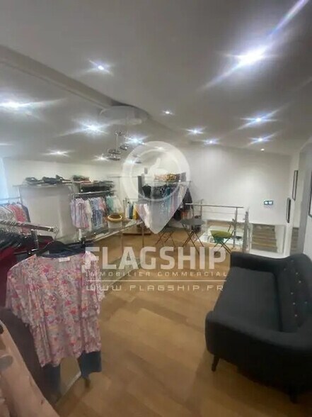 Retail in Nanterre for lease - Interior Photo - Image 3 of 7