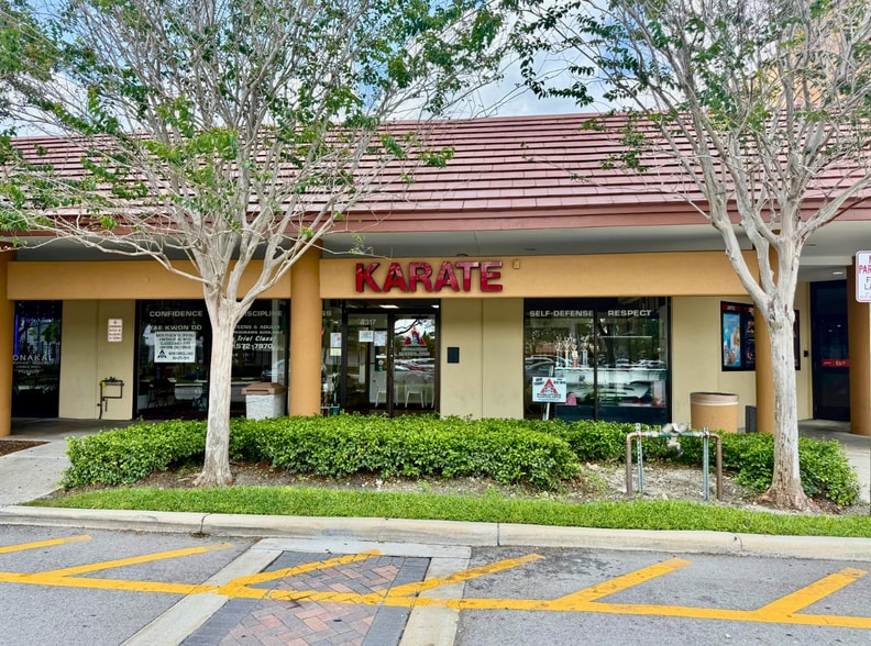 4305 4385 N Pine Island Rd Sunrise - 4305 4385 N Pine Island Rd Sunrise FL Building Photo 2 Large
