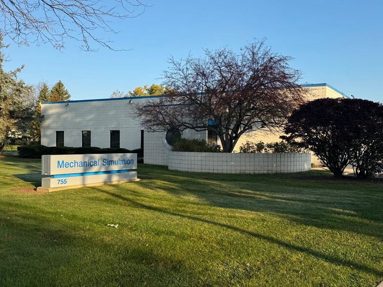 745-755 Phoenix Dr, Ann Arbor, MI for lease - Building Photo - Image 1 of 15