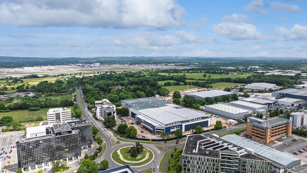 Fleming Way, Crawley for lease - Building Photo - Image 1 of 6