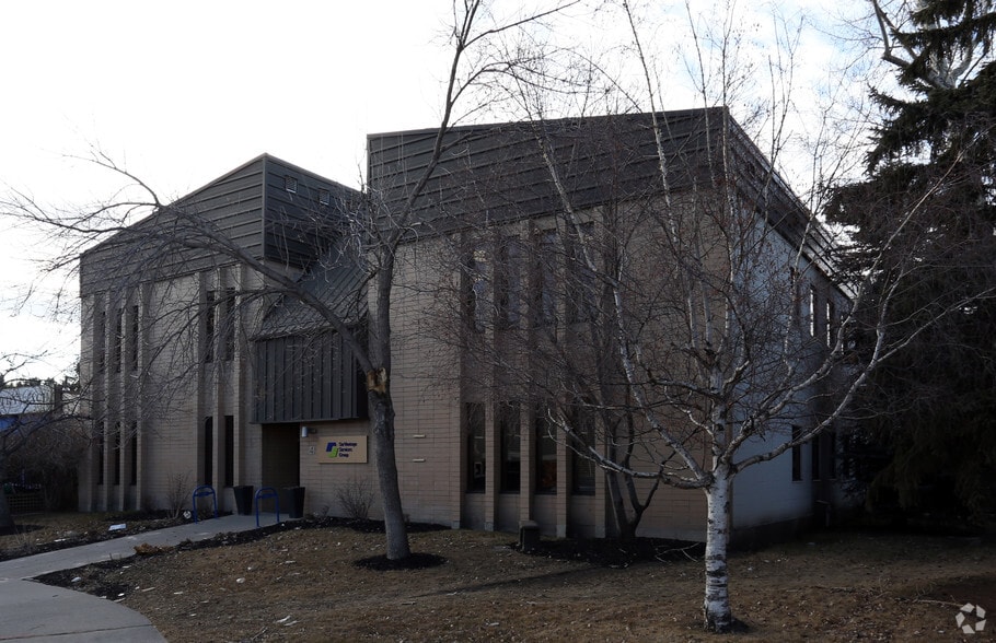 4 Parkdale Cres NW, Calgary, AB for sale - Building Photo - Image 3 of 8