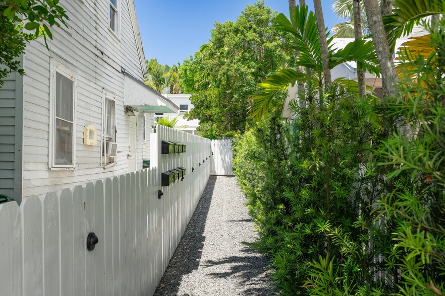 818 Elizabeth St, Key West, FL for sale - Building Photo - Image 2 of 24