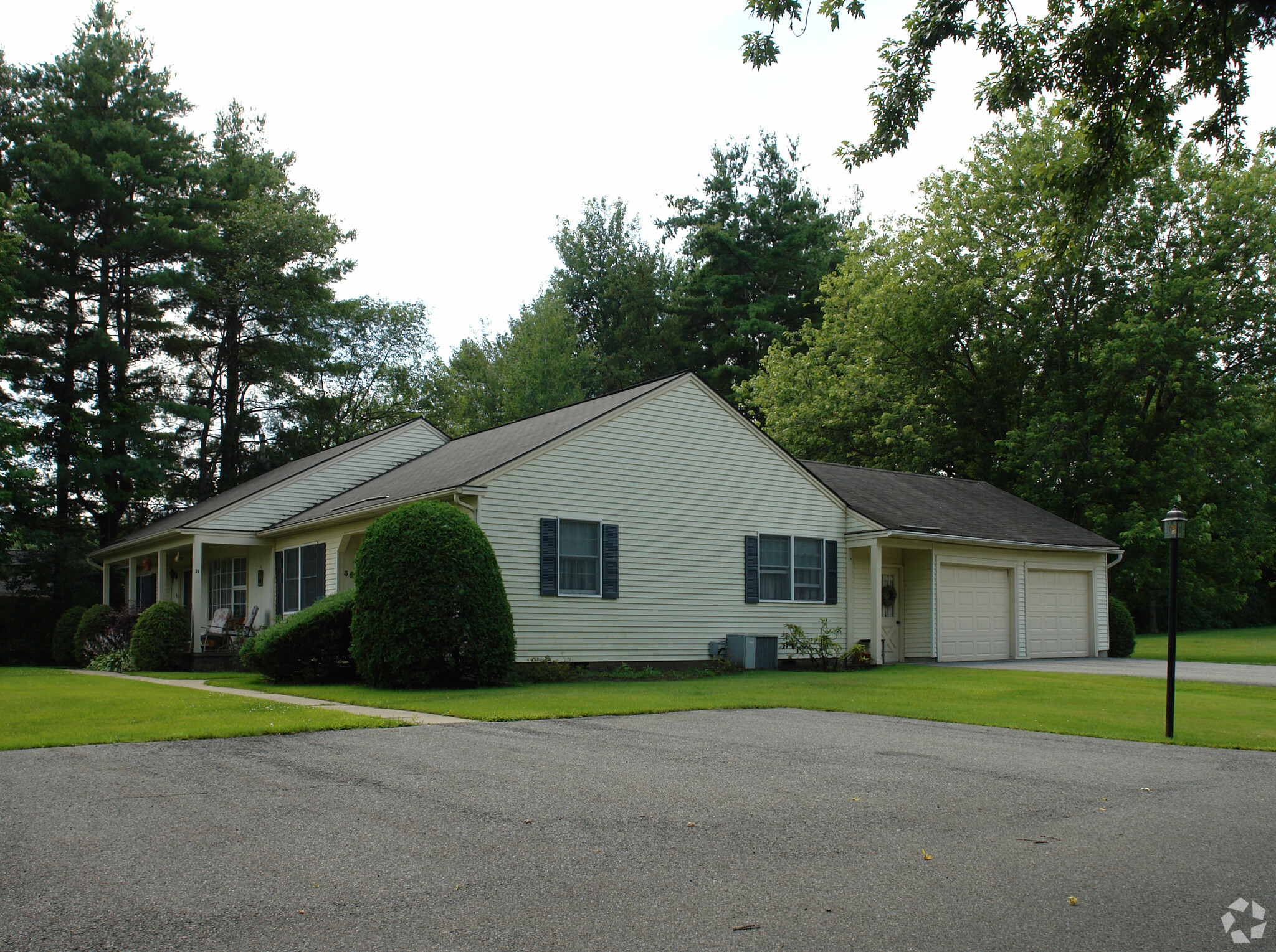 565 Bay Rd, Queensbury, NY for sale Primary Photo- Image 1 of 1