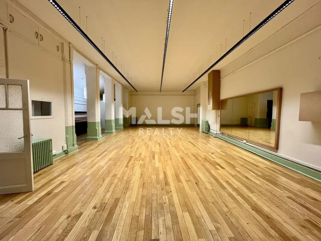 Retail in Lyon for lease Interior Photo- Image 1 of 6