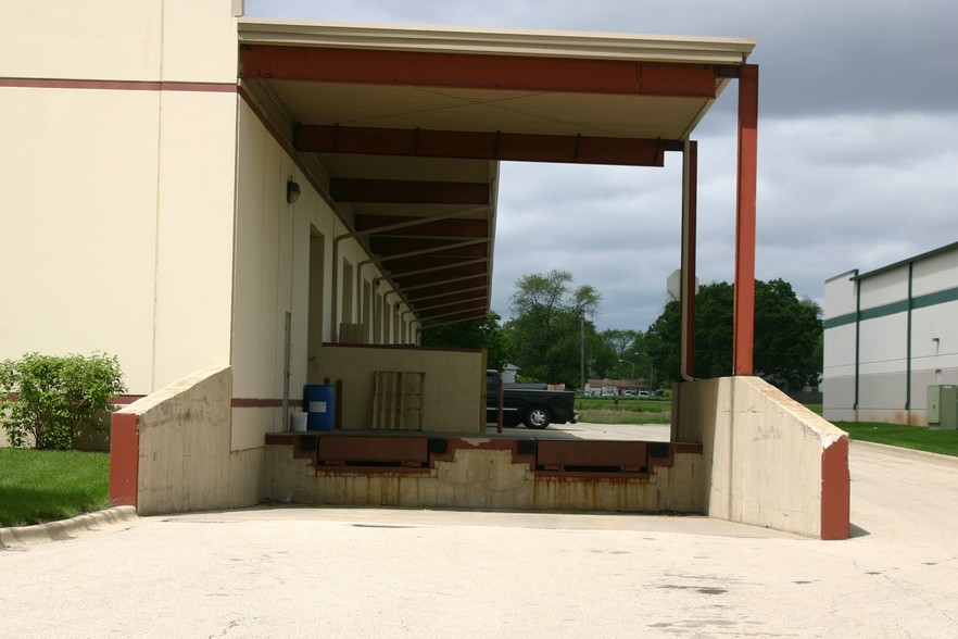 32-50 E Montrose Dr, Romeoville, IL for sale - Building Photo - Image 1 of 1