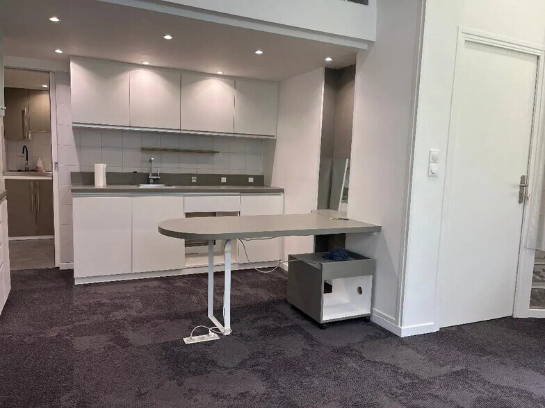 Retail in Joinville-le-Pont for sale - Interior Photo - Image 2 of 5