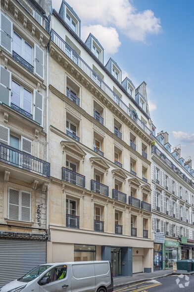 18 Rue D'Hauteville, Paris for lease - Building Photo - Image 2 of 19