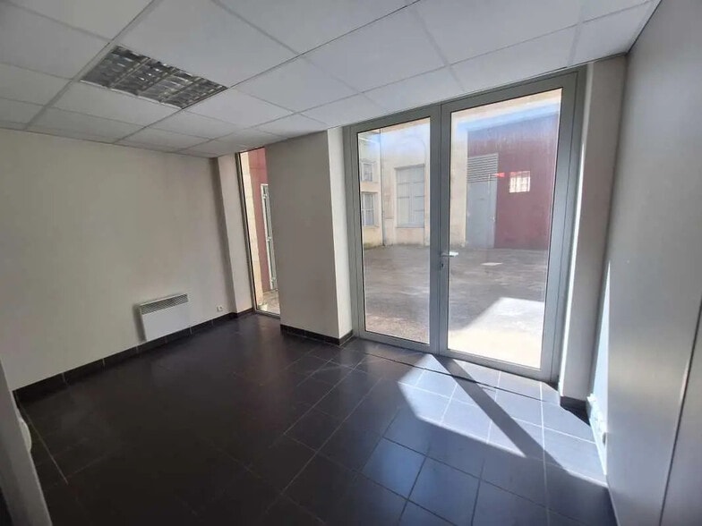 Office in Bordeaux for lease - Interior Photo - Image 2 of 6